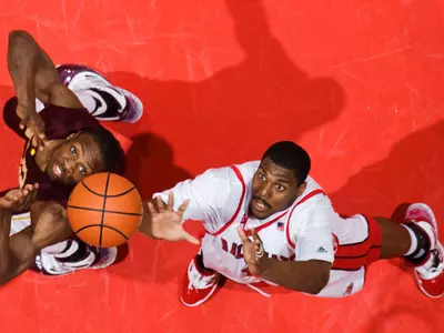 Men?s Basketball Clamps Down On Central Michigan, 53-44