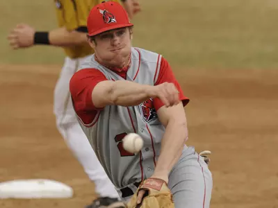 Baseball Tops Southern Illinois, 10-5