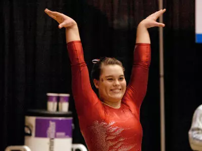 Gymnastic Team Hosts Kentucky in Exhibition
