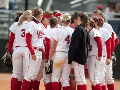 Softball Prepares For Battle Of The Birds On Senior Weekend