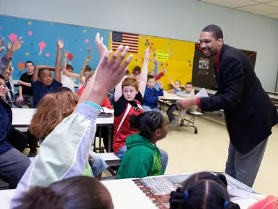 Coach Taylor Visits With Garfield Elementary Students