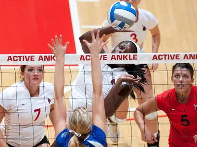 Women?s Volleyball Opens Home Slate With Sweep Of IPFW