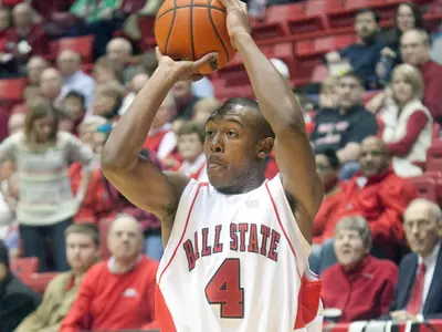 First Half Run Leads Men's Hoops To 71-43 Victory Over Toledo