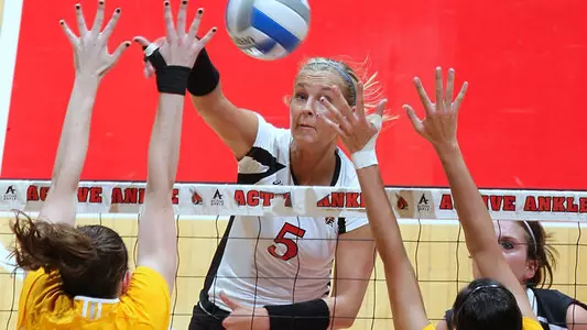 Volleyball Tallies 3-1 Win Over Central Michigan