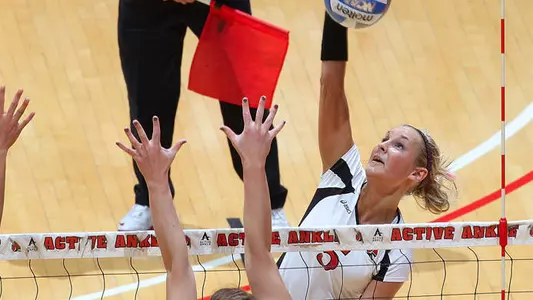 WVB Sweeps Northern Illinois, Leads MAC