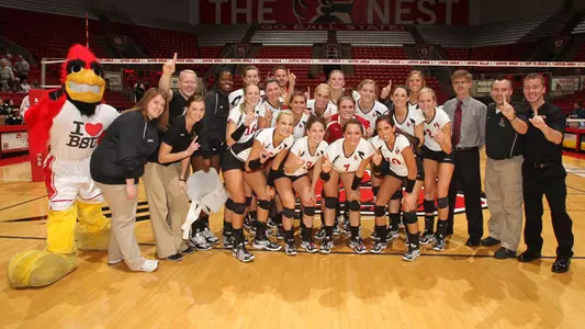 Women's Volleyball Sweeps Toledo; Earns MAC Title