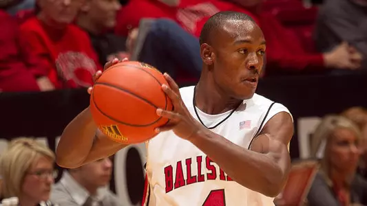 Men's Hoops Cruises To 77-46 Victory Over EIU In Opener