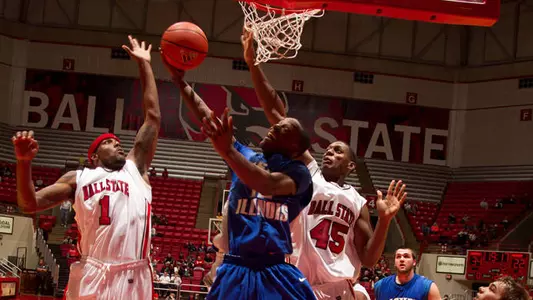 Post Play Leads Men's Hoops Over N.C. A&T, 80-68