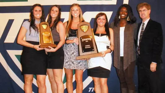 Women's Volleyball Racks Up MAC Awards