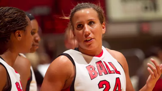 Women's Basketball Opens Season With Exhibition Win