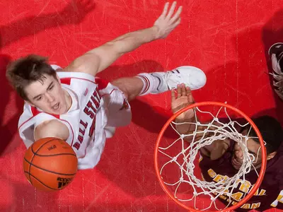 Men's Hoops Claims Sole Possession Of First Place In MAC West