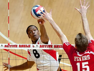 No. 15 Lewis Tops Men?s Volleyball 3-2
