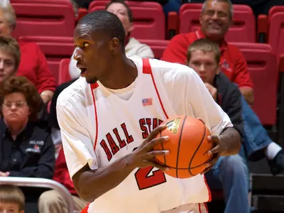 Four-In-A-Row, Men's Hoops Tops Bowling Green