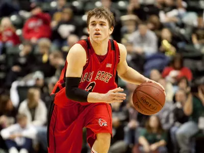 Second Half Performance Leads Men's Hoops To Road Win