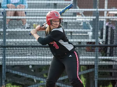 Softball Defeats Eastern Michigan, 4-3, Sunday