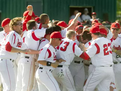 Nielsen's Walk-Off Home Run Lifts Baseball Over Northern Illinois