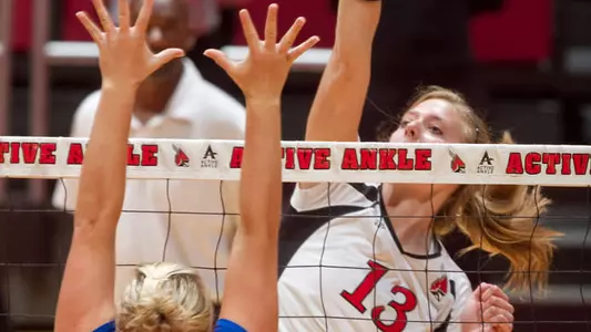 Women?s Volleyball Rebounds With Sweep Of Temple