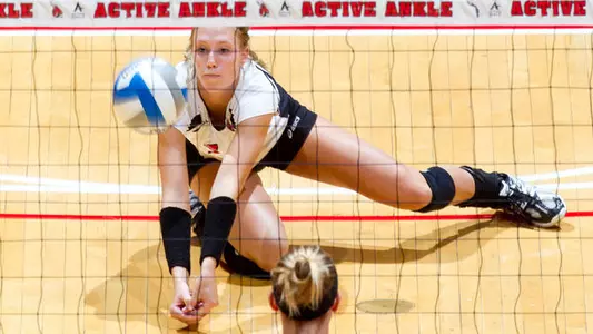 Women?s Volleyball Sweeps IUPUI, Climbs To 7-0