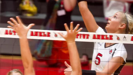 Record Crowd Watches Women?s Volleyball Sweep Tennessee State