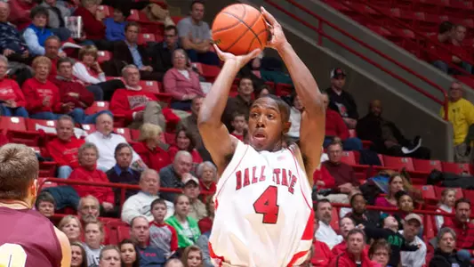 Scaife Leads Men's Hoops Over Indiana State, 75-60