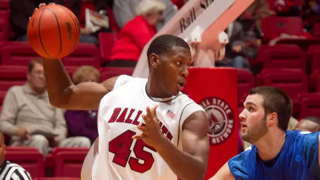 Men's Hoops Pulls Away From Eastern Michigan, 64-49