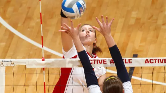 Women?s Volleyball Splits Saturday Matches