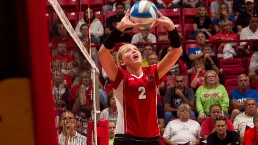 Women's Volleyball Sweeps Central Michigan