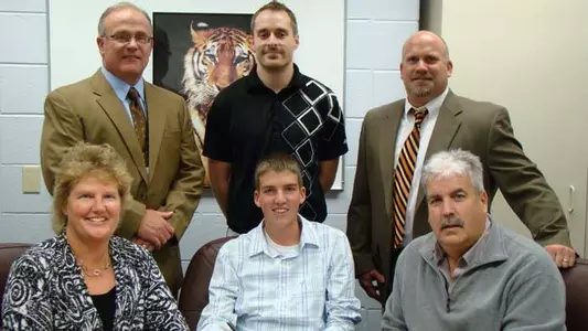 Men's Golf Inks Tyler Ostrom of Warsaw