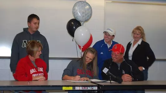 Women's Golf Inks Fort Wayne Product Karley Dobis