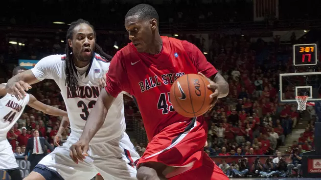 Men's Basketball Cruises Past Calumet College, 74-39