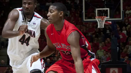 Men's Basketball Rolls Past SIUE, 76-55