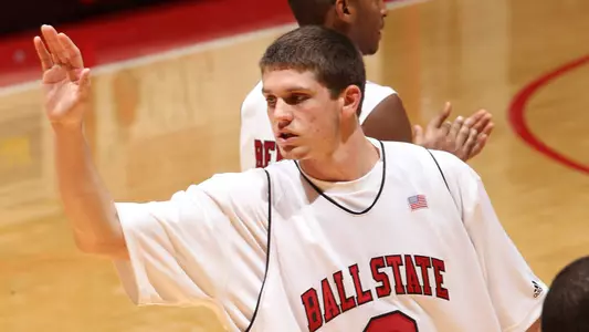 Men's Basketball Cruises Past Chicago State, 86-58