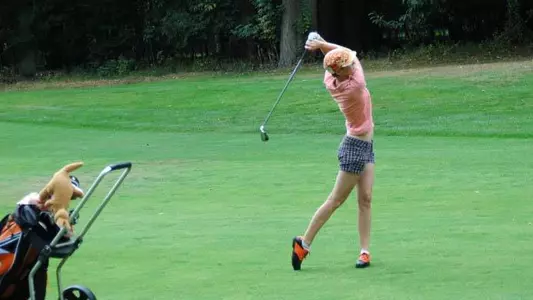 Zoe Camus Signs to Play on Women's Golf Team