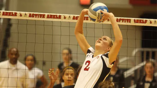 Women's Volleyball Scores Pair Of Friday Wins