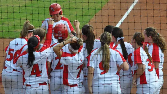Softball to Hold Walk-On Tryouts