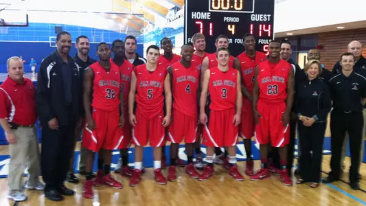 Men's Hoops Overpowers Trinity Western, 114-71