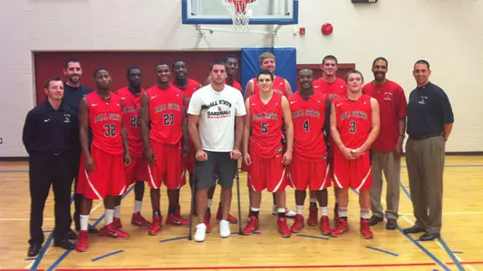 Men's Hoops Battles Past Victoria Select, 88-82