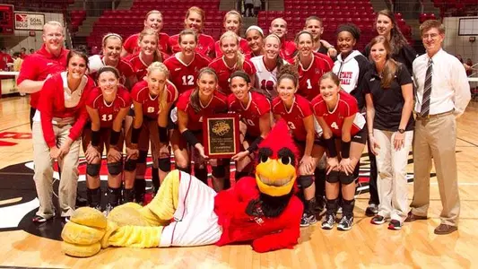 Women?s Volleyball Stomps Mastodons In Four