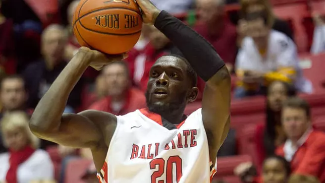 Bond Lifts Men's Hoops to MAC Opening Win at EMU