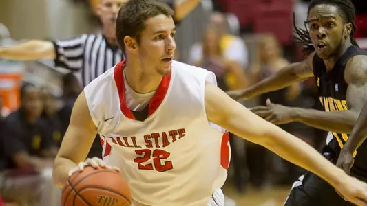 Men's Hoops Team Hosts Holy Cross (Ind.) Wednesday