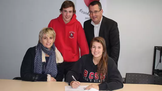 Ontario's Kelsey Sear Signs with Women's Golf Team