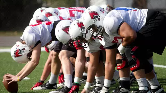 Football's Offense Prepares with Voluntary Sessions