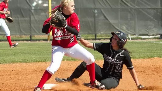 Softball Splits Thursday Doubleheader Versus Purdue