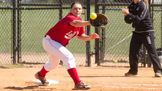 Softball Splits Wednesday Doubleheader At IPFW