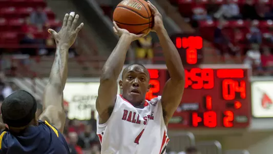 MBB Tops SEMO on Scaife's Last-Second Trey