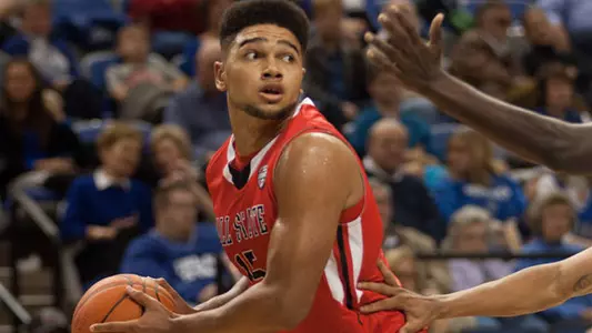 House Scores 19, Men?s Hoops Falls at NIU, 70-56