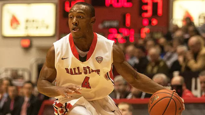 Men's Basketball Withstands CMU for 95-90 Win