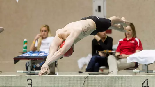 Men's Swim and Dive Opens Season at Evansville