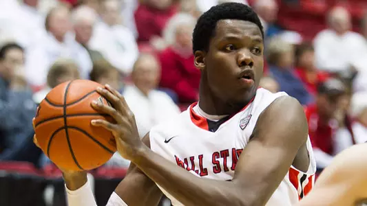 Calhoun Drops 30, Men?s Hoops Falls at Toledo