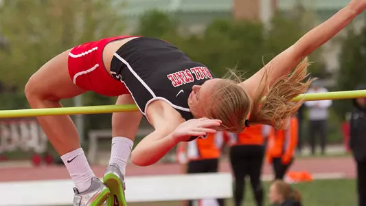 Track & Field Closes Indiana Relays With 4 Top 10s